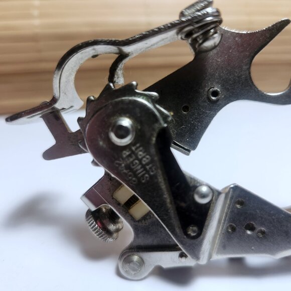 Singer Ruffler Foot Attachment 86742 For Singer Sewing Machine Low Shank - Picture 2 of 8